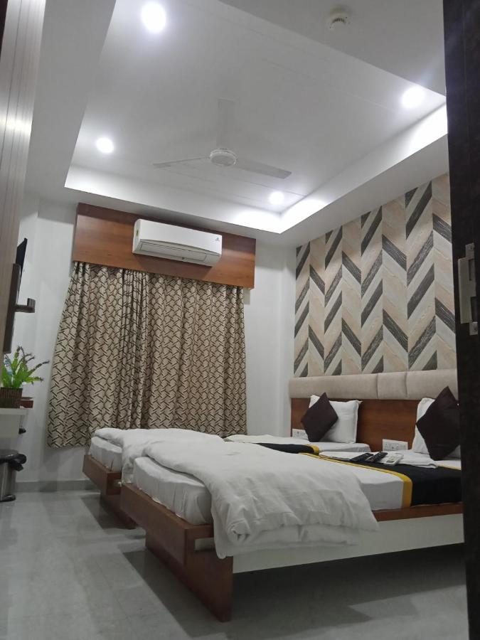 Hotel Fun City Navsari Exterior photo